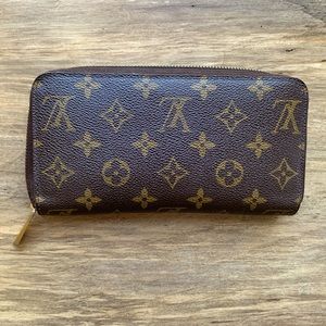 Louis Vuitton Zippy Wallet